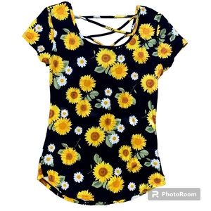 Women’s Floral Cut-Out Back Short Sleeve Top